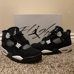 Jordan 4 White Thunder